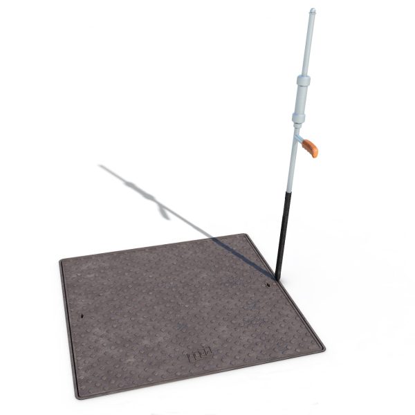 Tool with interchangeable steel terminals for manholes